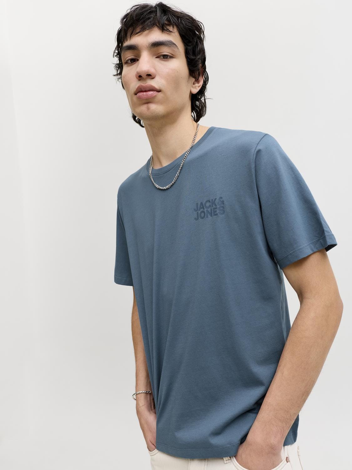 model_shot-creative